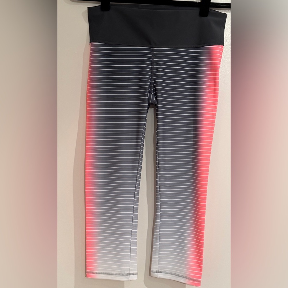 GapFit Capri Ombre Striped Leggings - Grey and Pink